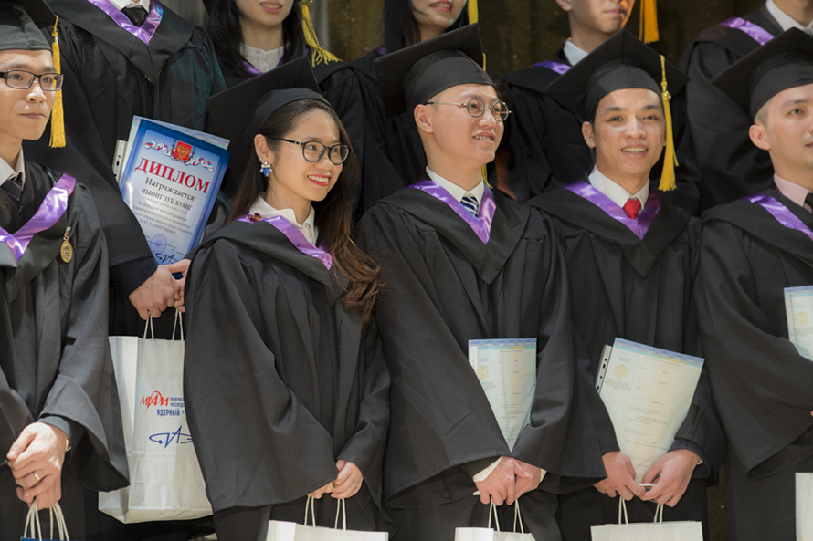 Первые выпускники из Вьетнама получили дипломы НИЯУ МИФИ