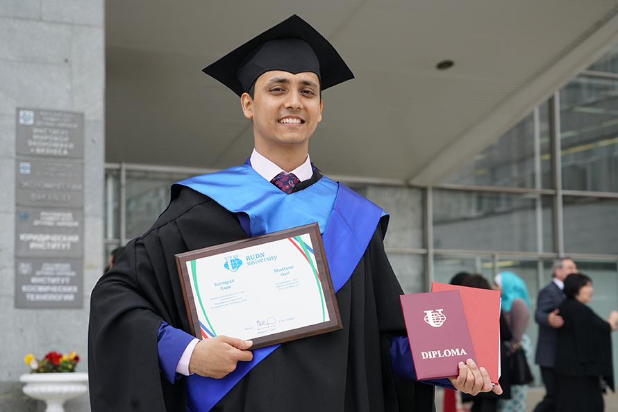 尼泊尔留学生成为俄罗斯人民友谊大学第100,000名毕业生