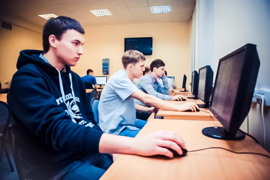 Who Are the Biggest Earners in the IT Sector in Russia? 