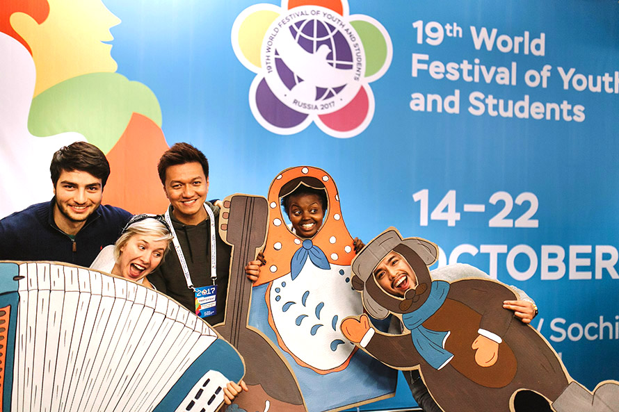 俄罗斯欢迎第十九届世界青年与学生联欢节的来宾