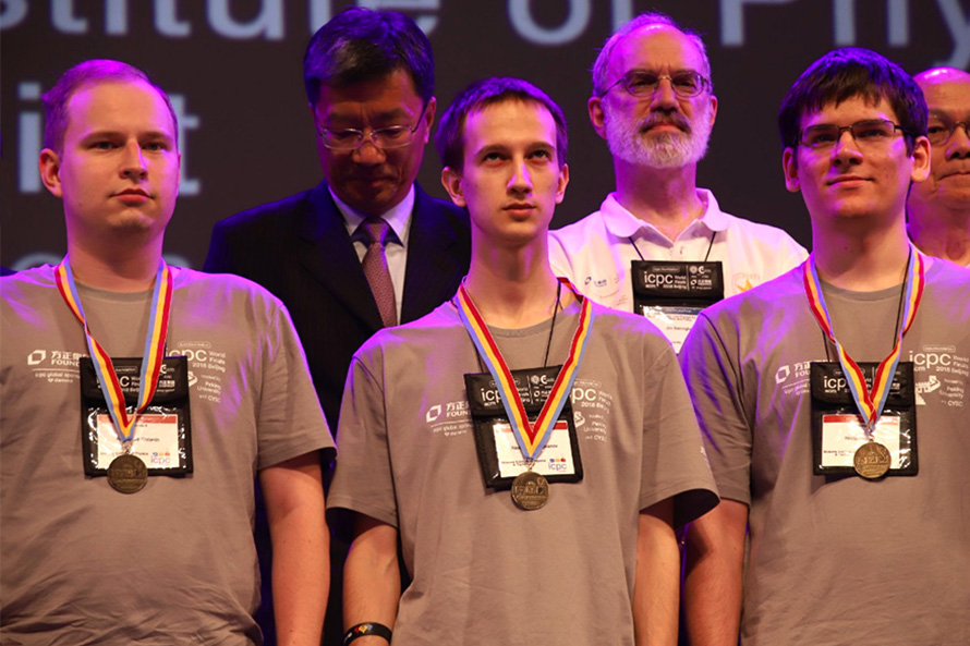 俄罗斯大学生在全球编程竞赛中夺冠
