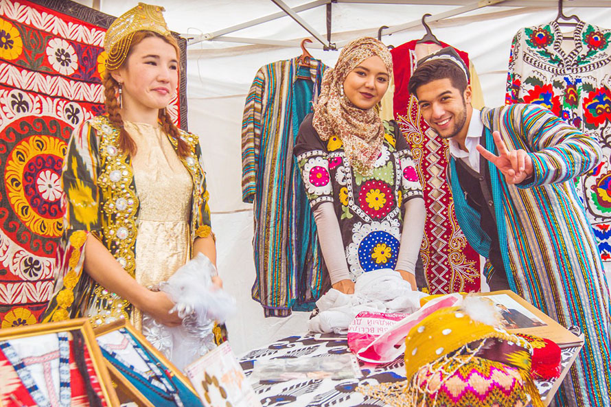 300多名留学生参加了西伯利亚联邦大学的文化节