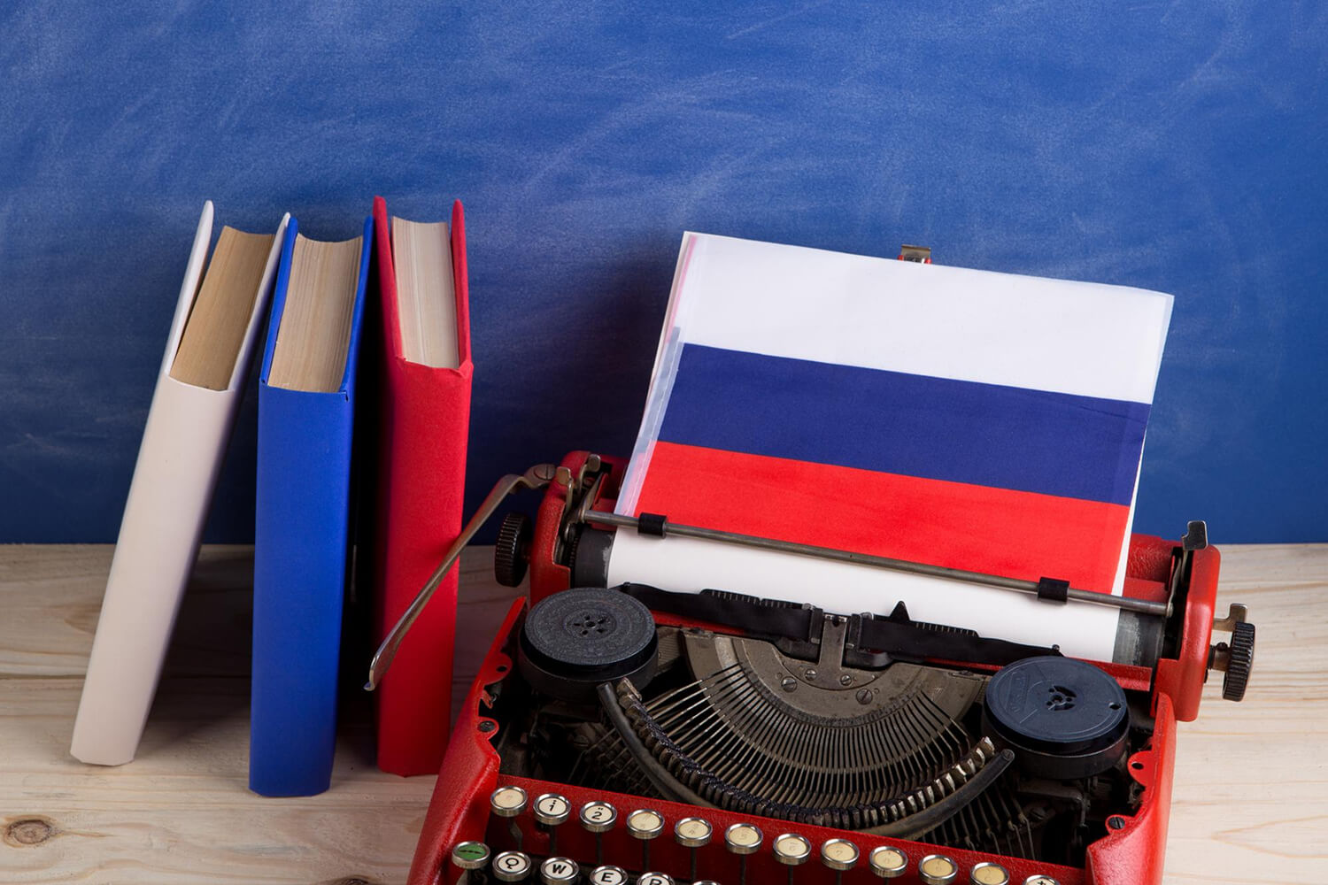 Орусиянын желеги, китептер жана жазуу машинкасы