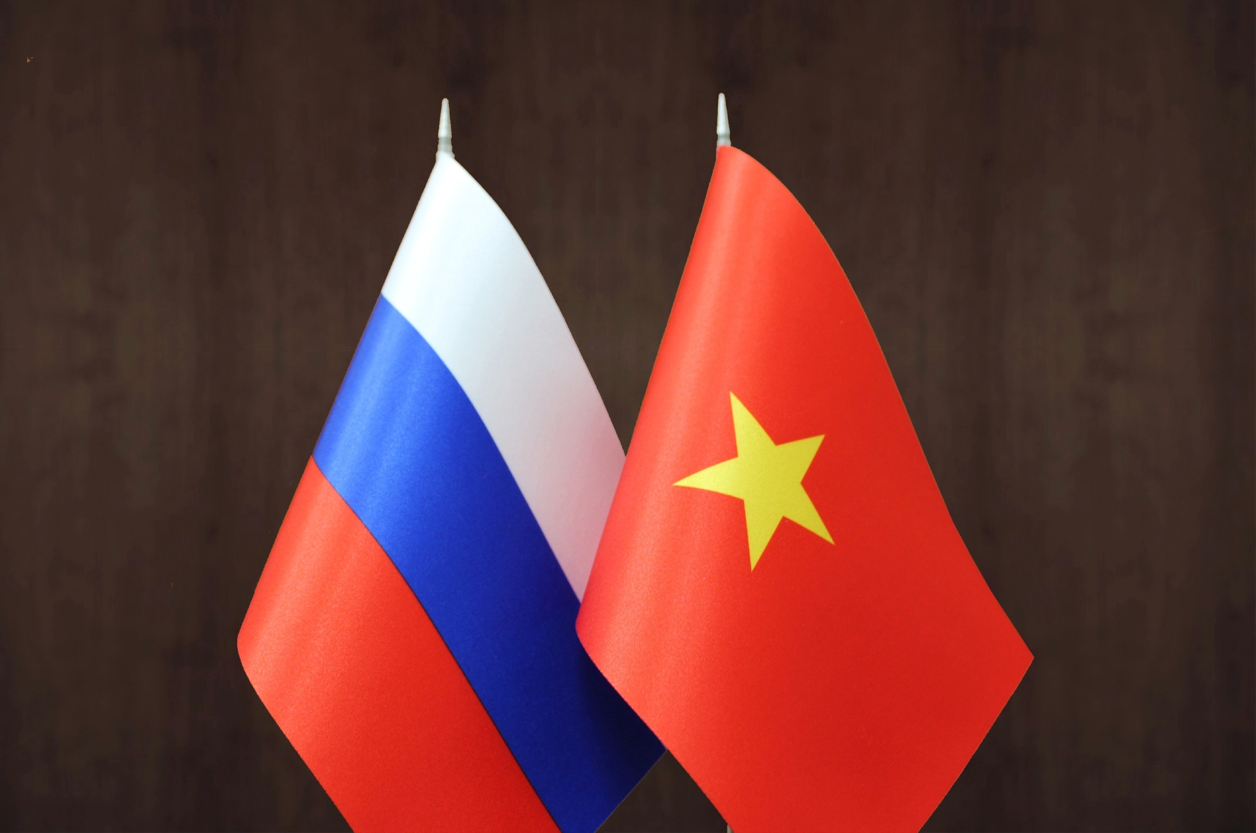 Russia and Vietnam Sign Research and Applied Work Program for the Tropical Center