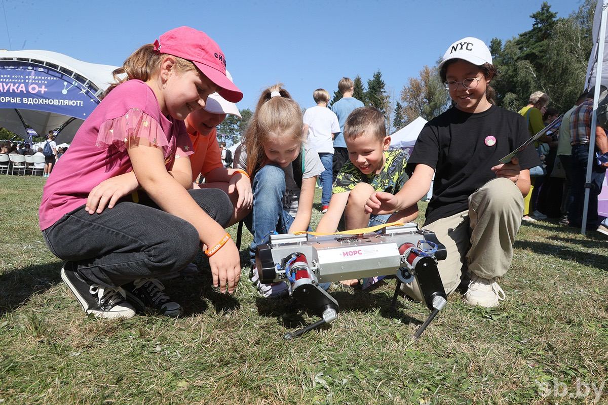 Belarusian and Russian Scientific Centers Showcase Their Projects at Science Festival in Minsk