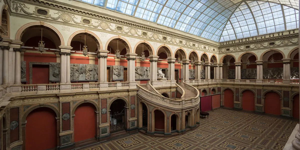 Institución educativa estatal federal de educación superior financiada con cargo al presupuesto «Academia Estatal de Arte y Diseño de San Petersburgo A. L. Stieglitz»