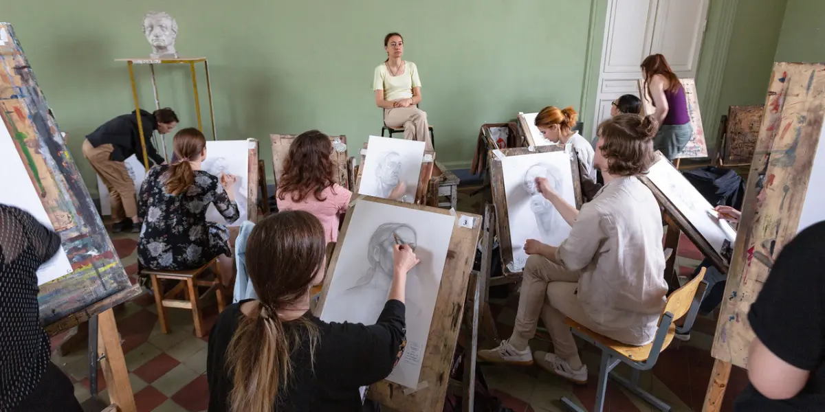 Institución educativa estatal federal de educación superior financiada con cargo al presupuesto «Academia Estatal de Arte y Diseño de San Petersburgo A. L. Stieglitz»