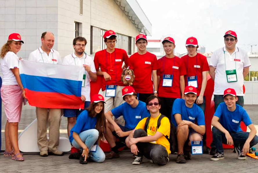 俄罗斯中学生在信息学奥林匹克竞赛中夺得银牌
