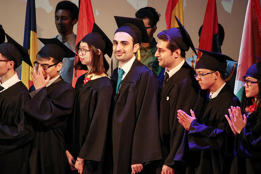 Иностранные студенты получили дипломы физиков-ядерщиков