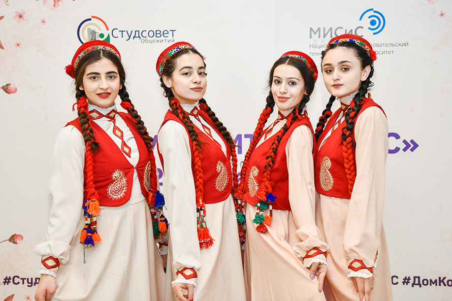 外国留学生庆祝诺鲁孜节