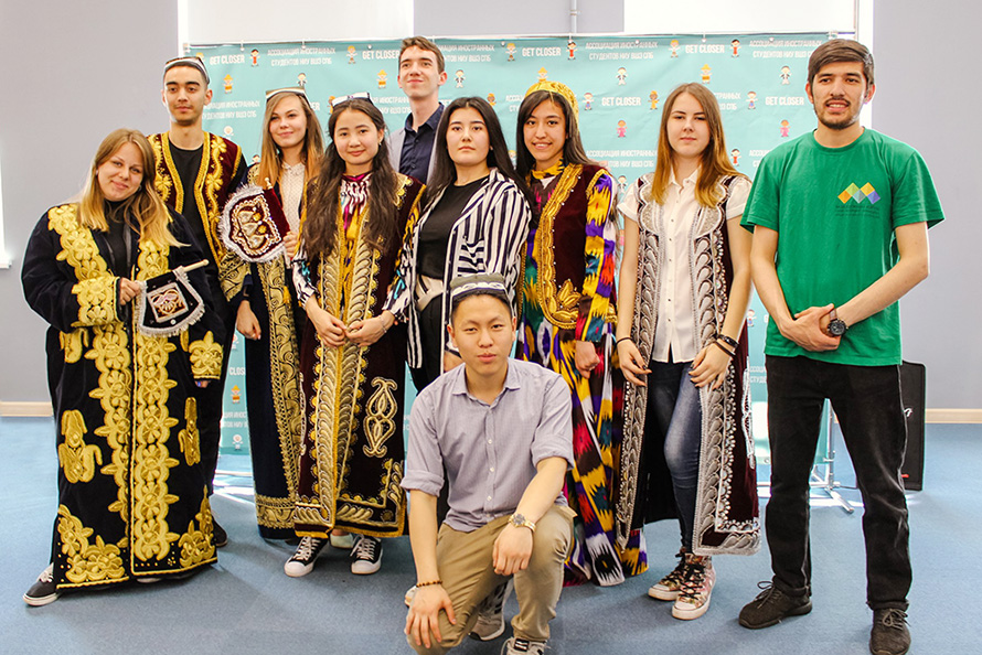 HSE St Petersburg Holds Cultures Day 